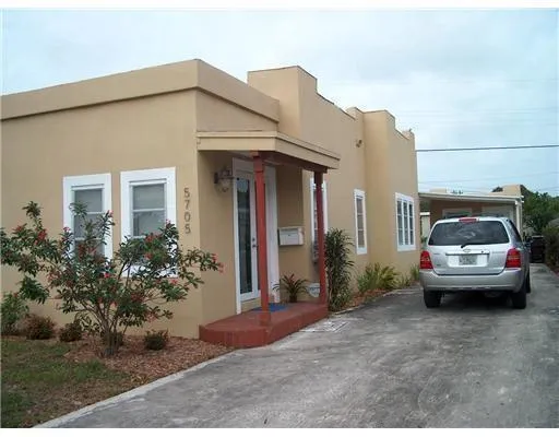 $2,600 | 5705 Garden Avenue, West Palm Beach, FL 33405