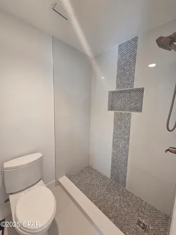 $5,000 | 920 West Beach Drive, Panama City, FL 32401