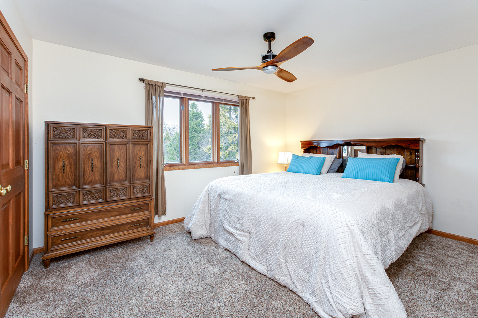 29W220 Oak Knoll Road West Chicago, IL 60185 - Photo 16 of 24 a bedroom with a bed and a large window