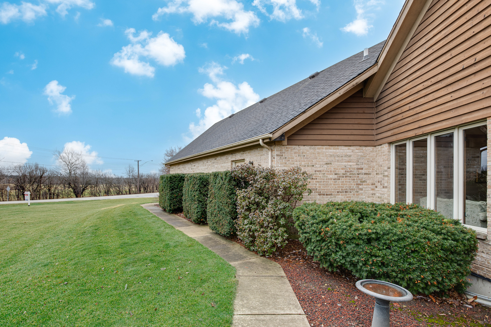 29W220 Oak Knoll Road West Chicago, IL 60185 - Photo 21 of 24 a view of a back yard of the house