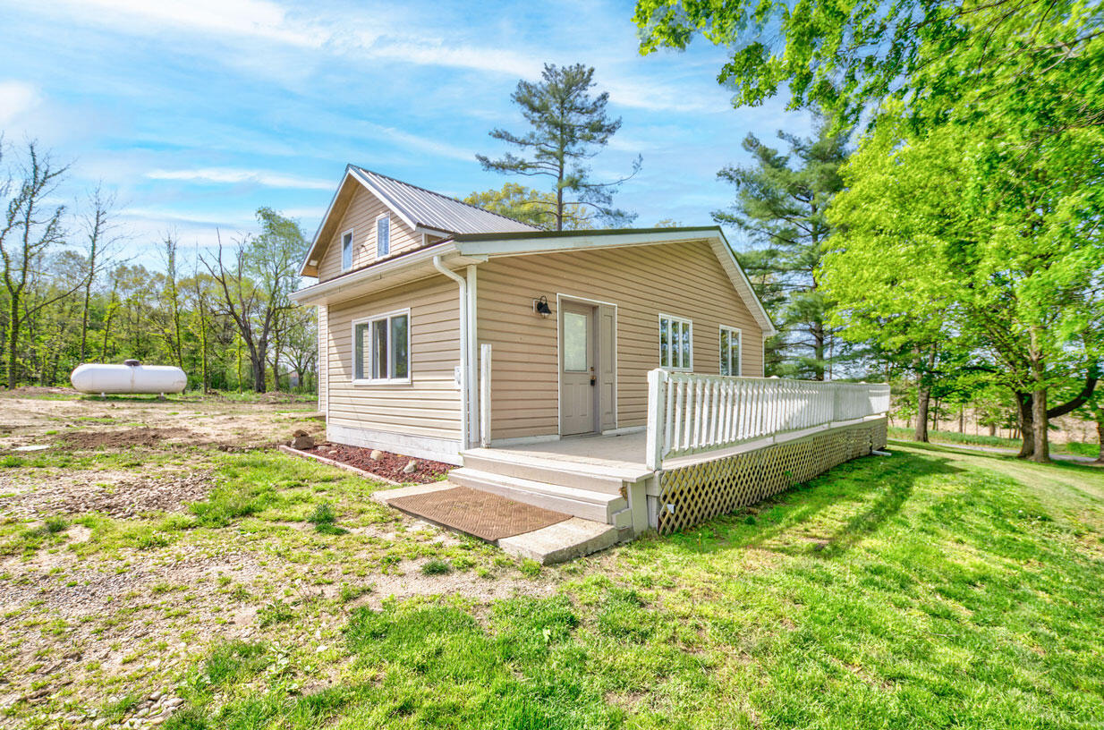 15655 Folks Road Homer, MI 49245 - Photo 3 of 39 10