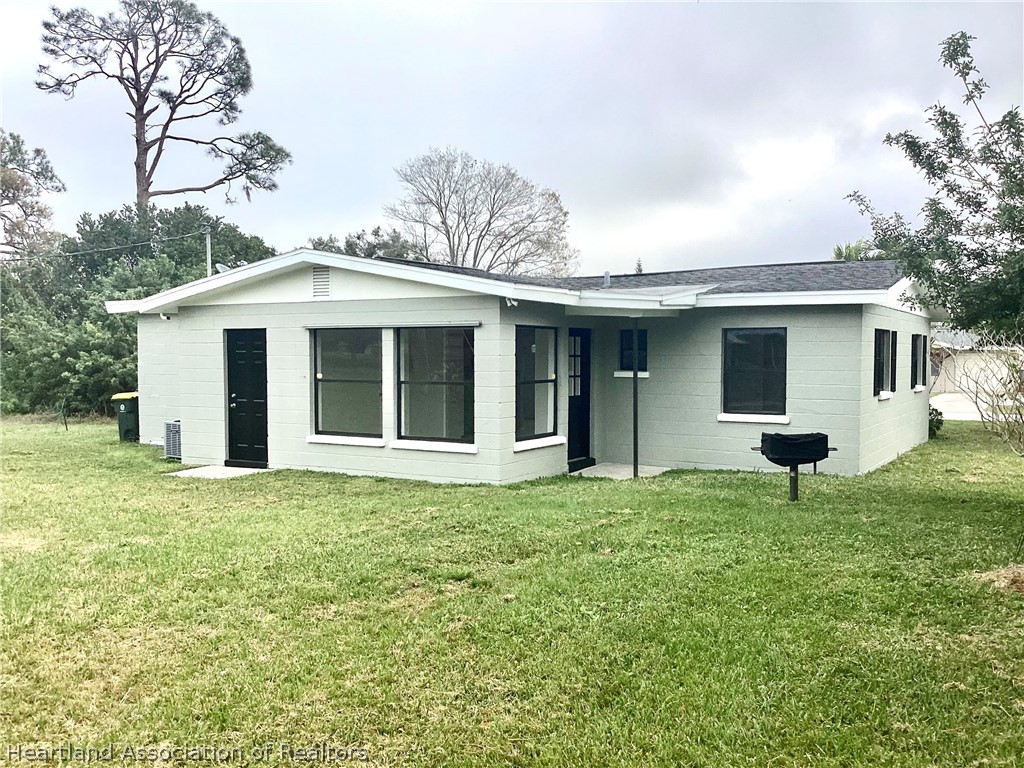 105 Pinehurst Road Sebring, FL 33870 - Photo 2 of 23 Gallery Image 2