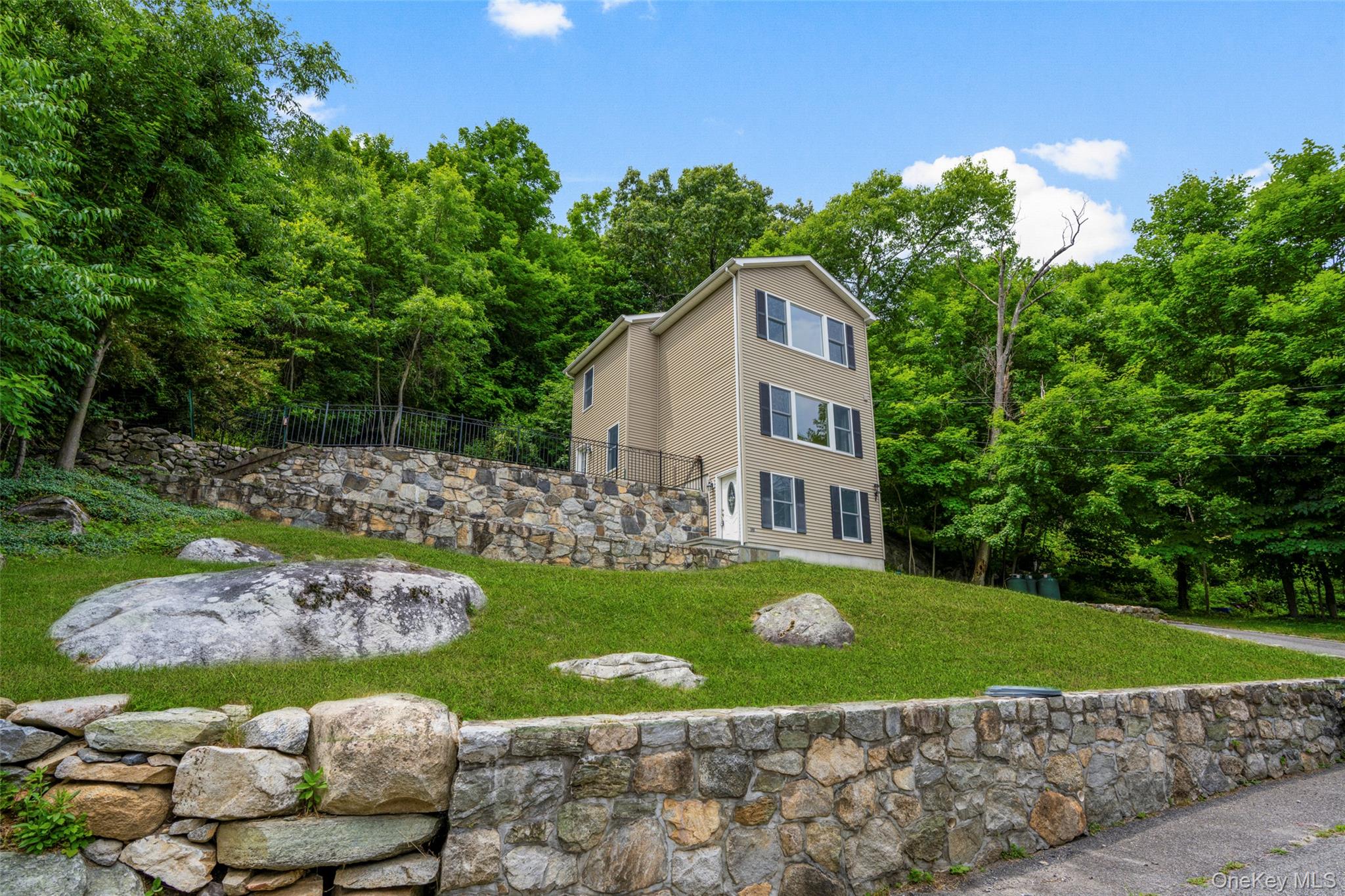 109 Tanglewylde Road Lake Peekskill, NY 10537 - Photo 3 of 35