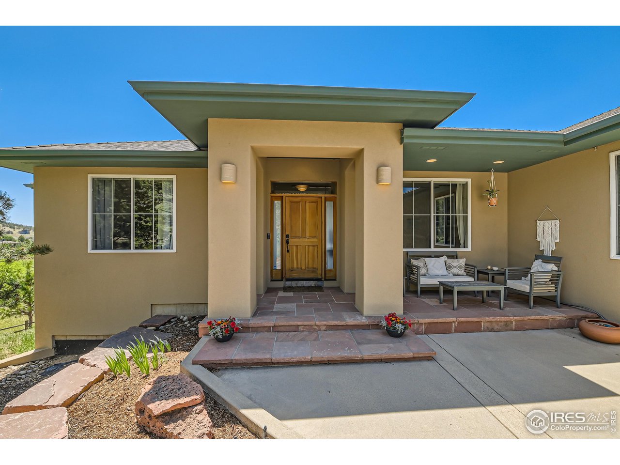 365 Vasquez Court Lyons, CO 80540 - Photo 3 of 40 a living room with furniture