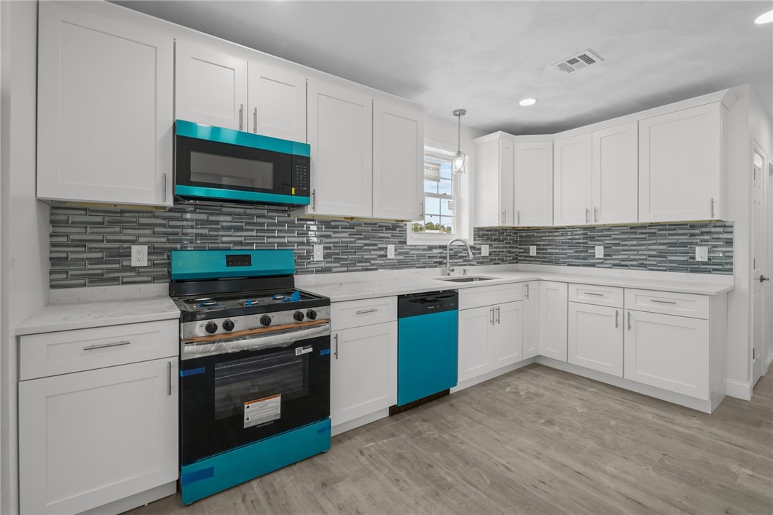 107 Sisson Street Providence, RI 02909 - Photo 8 of 31