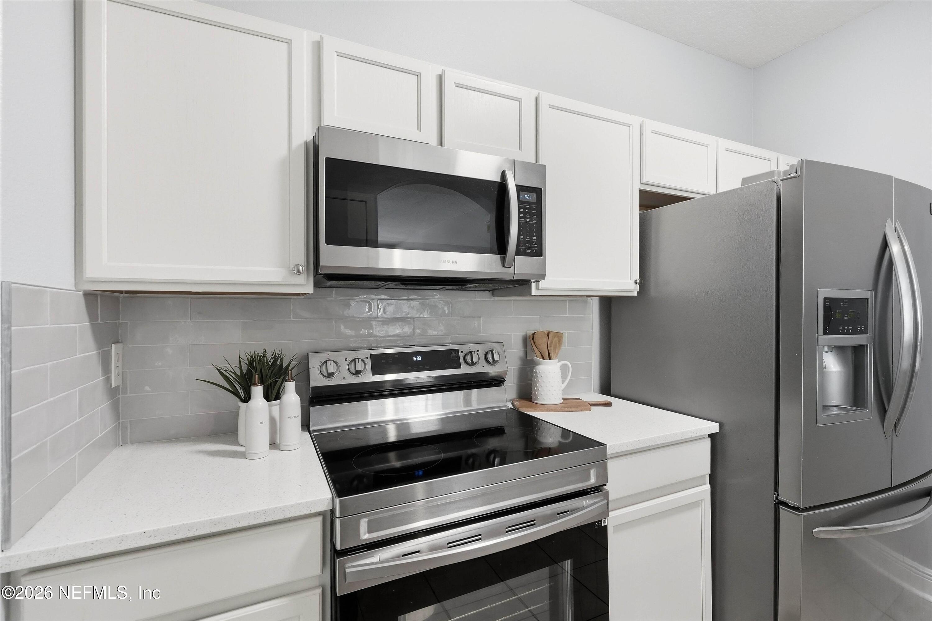 10550 Baymeadows Road, Unit 507 Jacksonville, FL 32256 - Photo 5 of 28 04-Kitchen