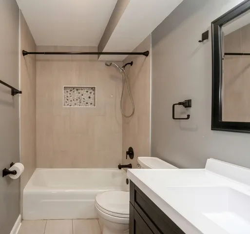 $2,200 | 880 East Old Willow Road, Unit 175, Prospect Heights, IL 60070