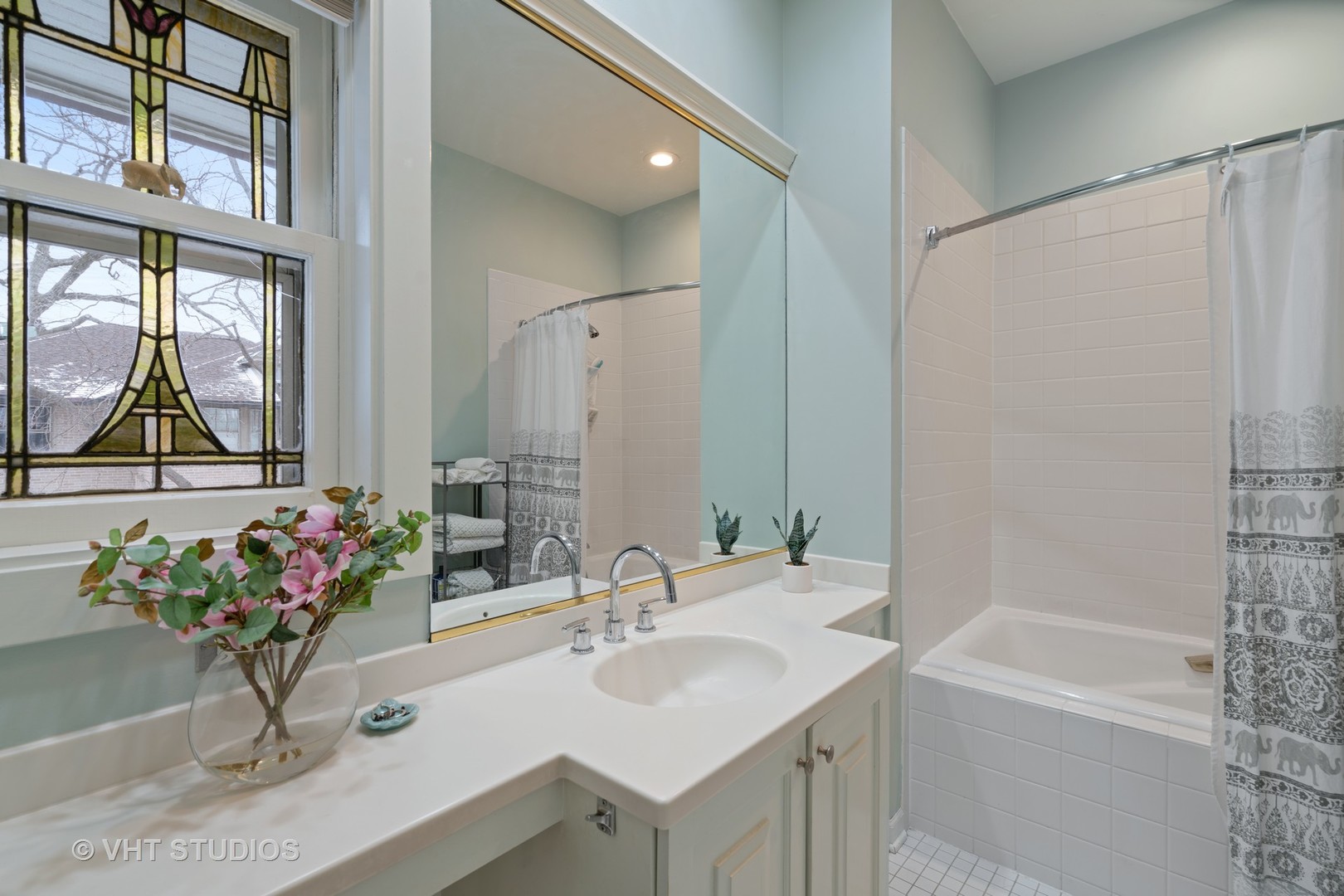 610 Forest Avenue Wilmette, IL 60091 - Photo 18 of 50 a bathroom with a tub sink and mirror