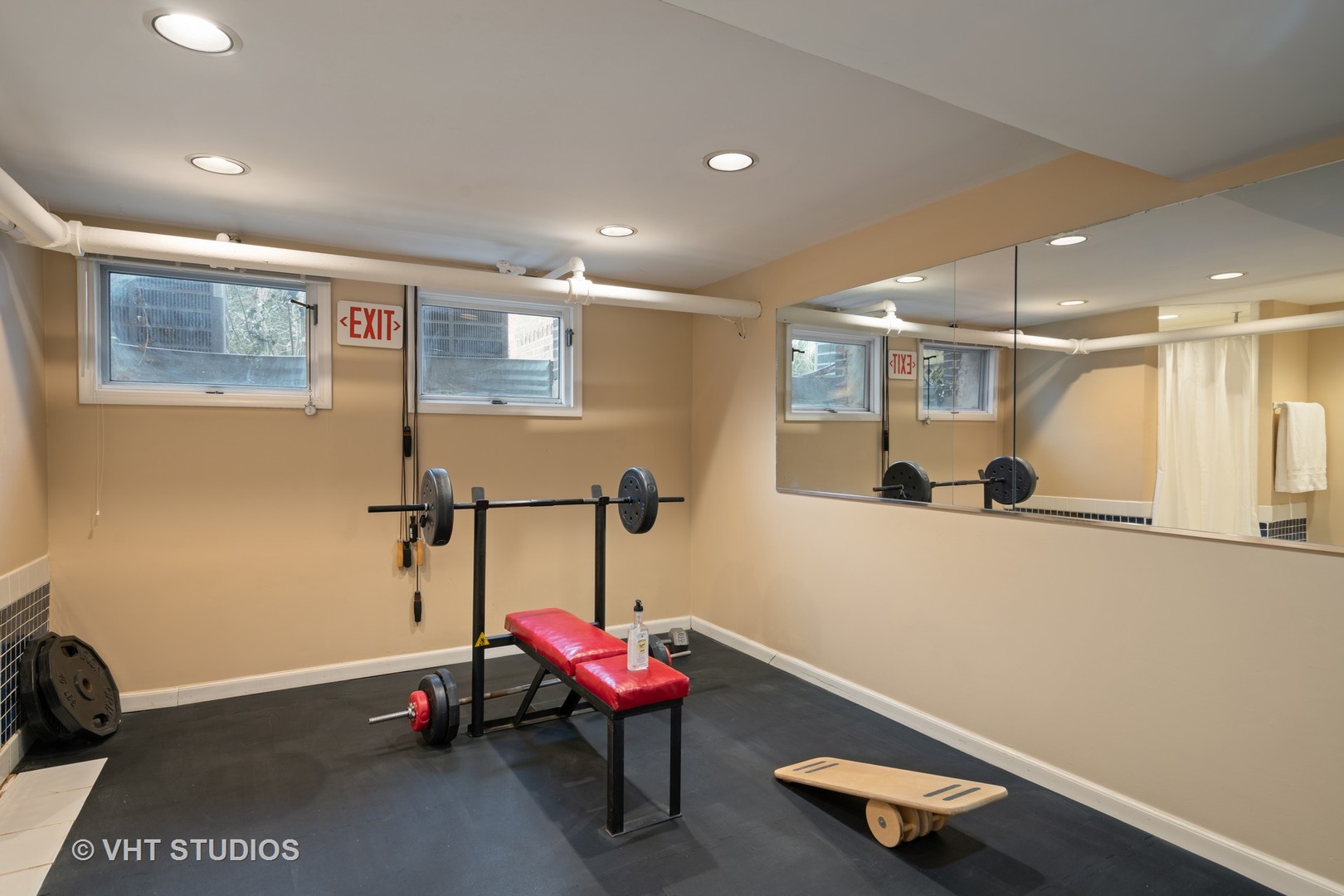 610 Forest Avenue Wilmette, IL 60091 - Photo 26 of 50 a view of a room with gym equipment
