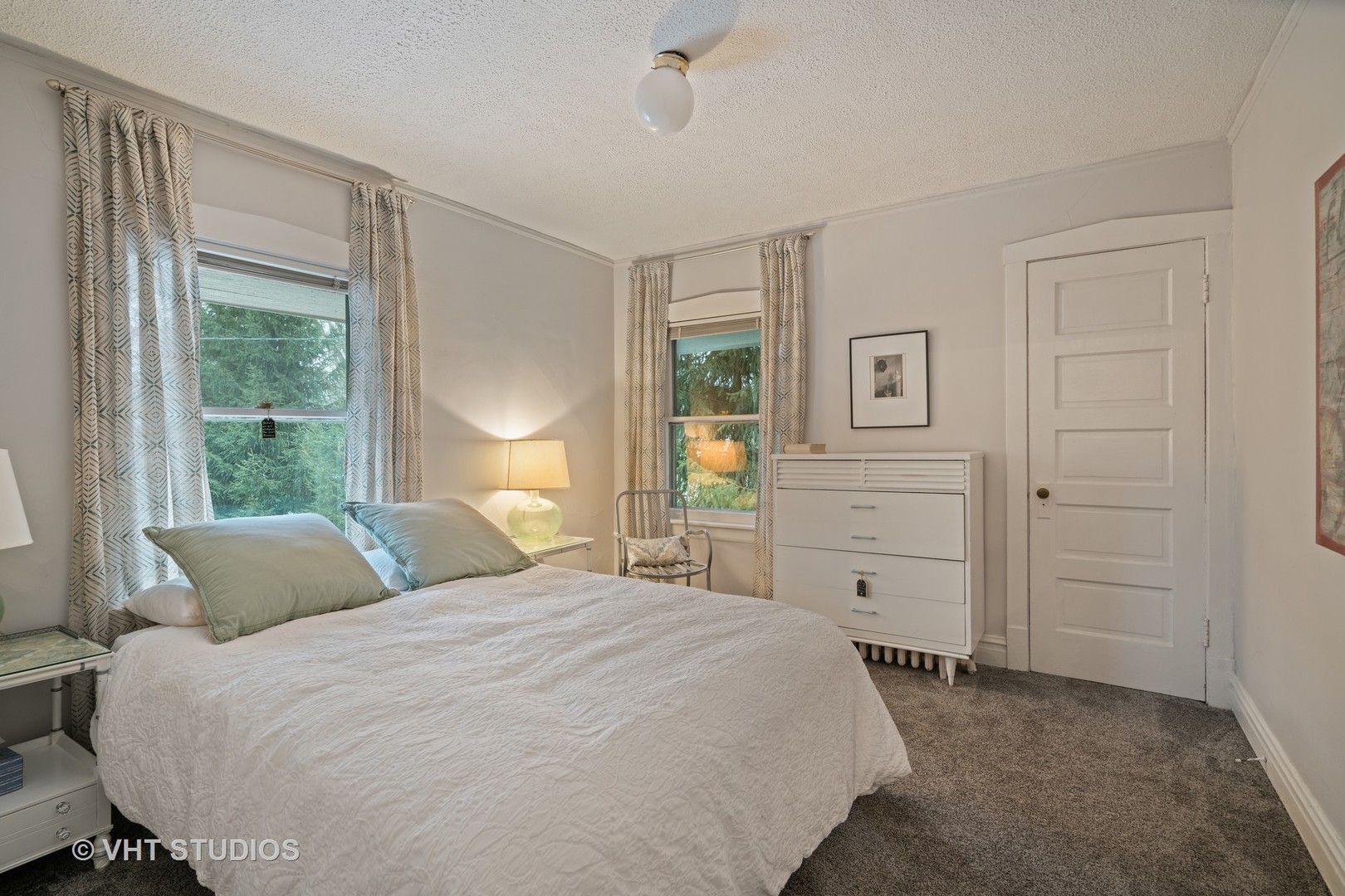610 Forest Avenue Wilmette, IL 60091 - Photo 30 of 50 a bedroom with a bed and a window
