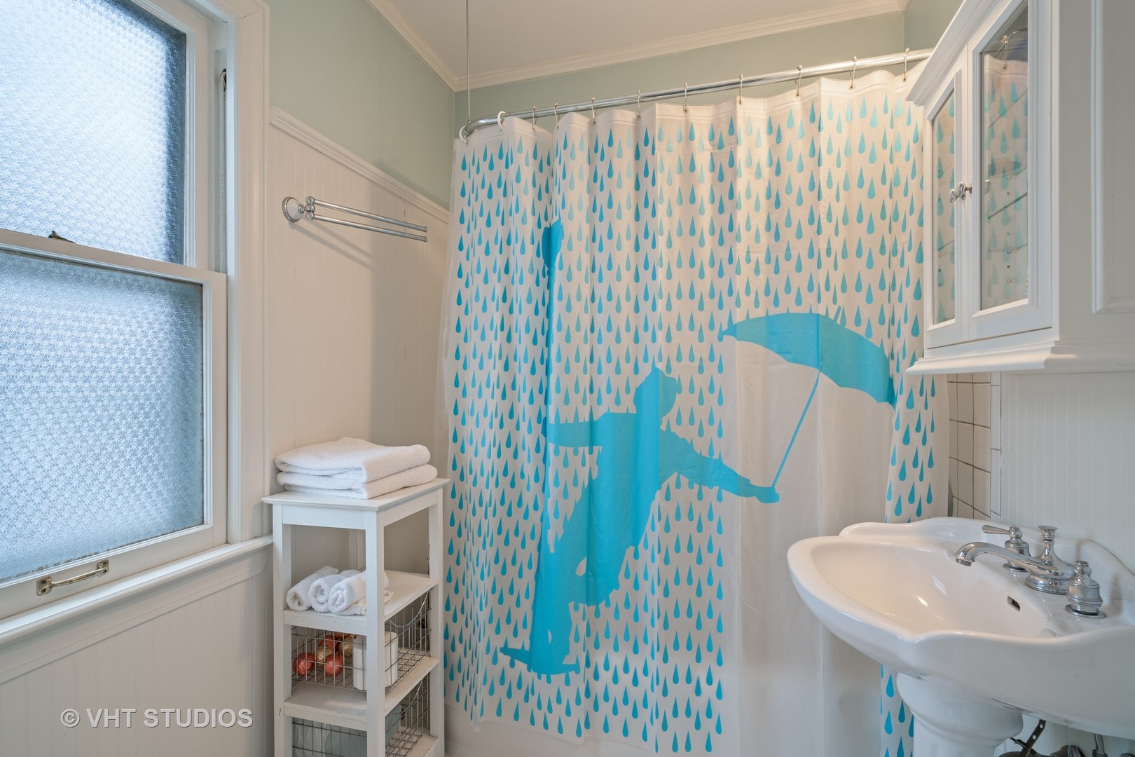 610 Forest Avenue Wilmette, IL 60091 - Photo 40 of 50 a bathroom with a sink a toilet and shower curtain