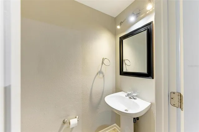 a view of an house with backyard space and garden