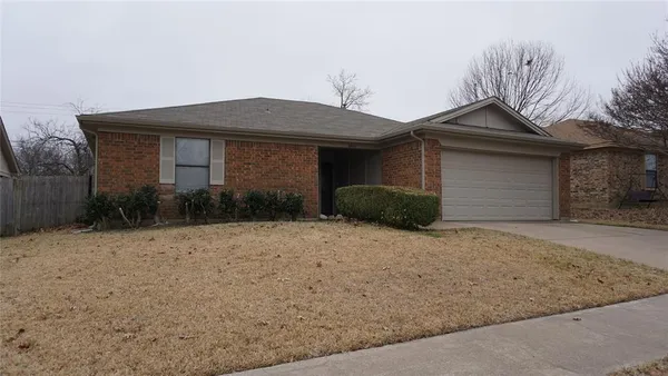 a house view with a outdoor space