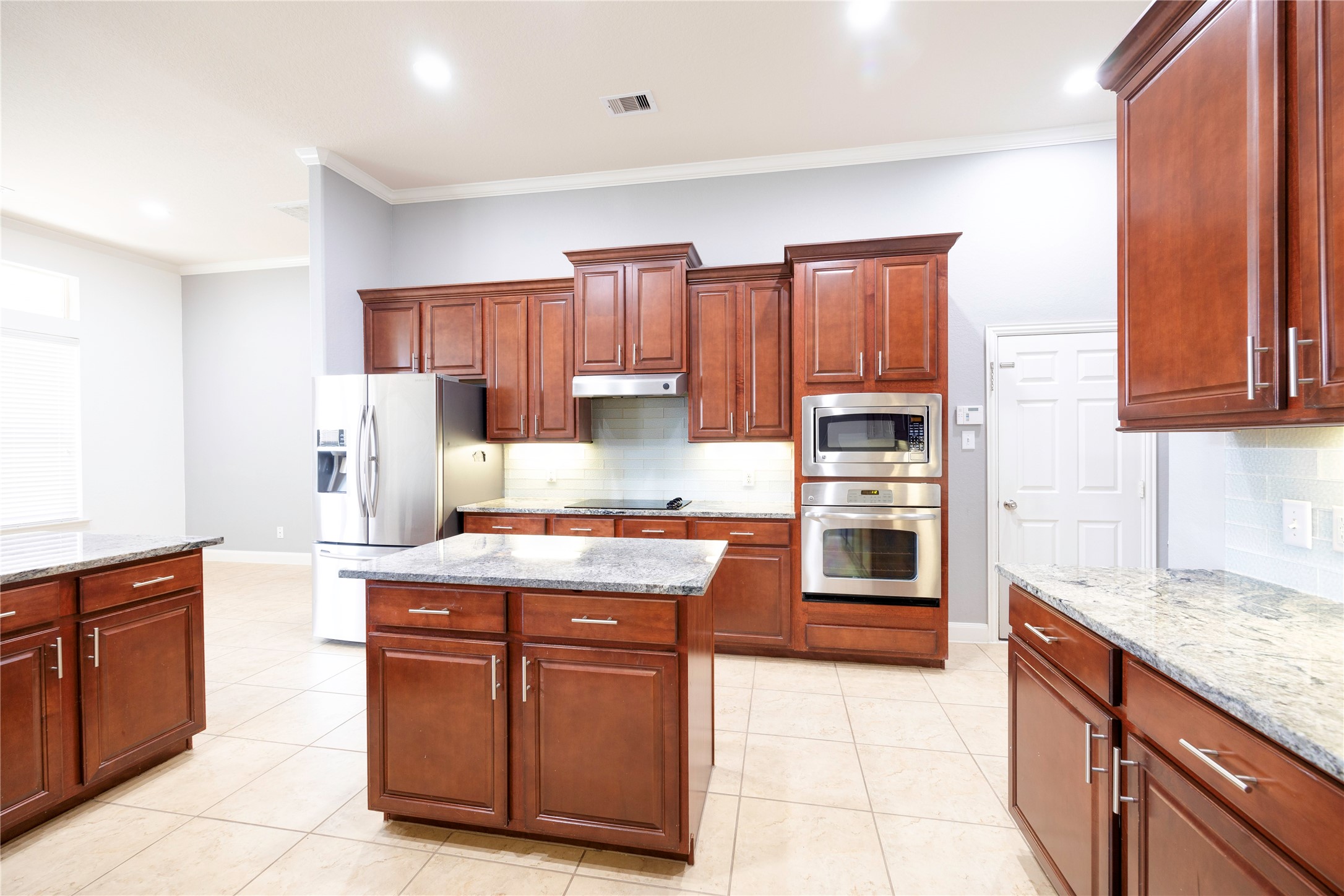 6743 Honeycrest Lane Spring, TX 77389 - Photo 4 of 19