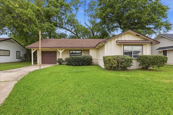 $109,950 | 1732 Greenbriar Avenue, Orange, TX 77632