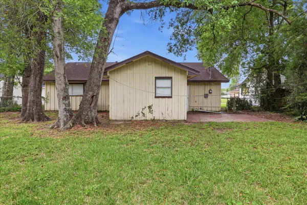 $109,950 | 1732 Greenbriar Avenue, Orange, TX 77632