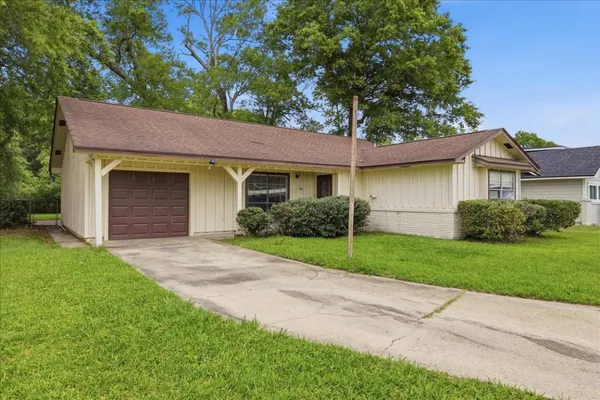 $109,950 | 1732 Greenbriar Avenue, Orange, TX 77632