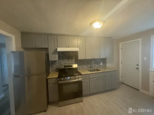 $2,000 | 97 Welton Street, New Brunswick, NJ 08901