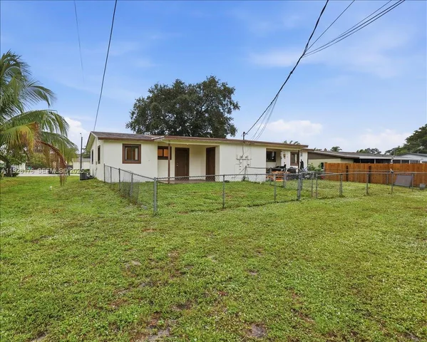 $2,000 | 6111 Southwest 39th Court, Unit 2, Davie, FL 33314