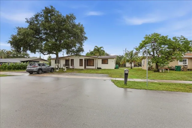 $2,000 | 6111 Southwest 39th Court, Unit 2, Davie, FL 33314