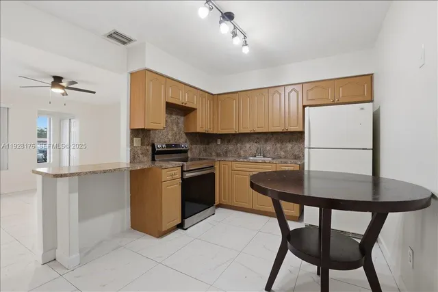 $2,000 | 6111 Southwest 39th Court, Unit 2, Davie, FL 33314