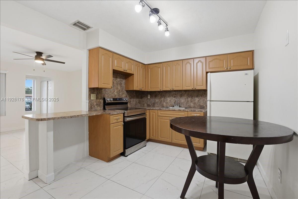 6111 Southwest 39th Court, Unit 2 Davie, FL 33314 - Photo 9 of 18