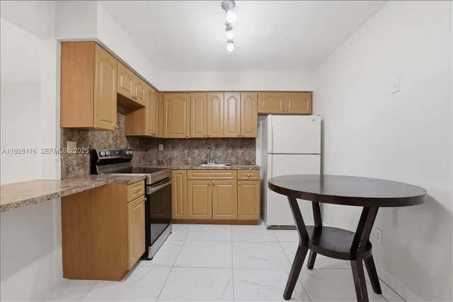 $2,000 | 6111 Southwest 39th Court, Unit 2, Davie, FL 33314