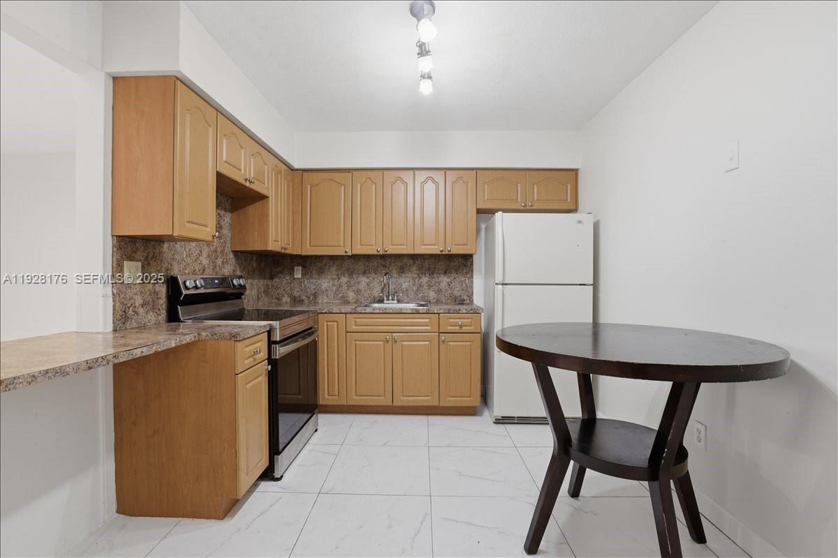 6111 Southwest 39th Court, Unit 2 Davie, FL 33314 - Photo 10 of 18