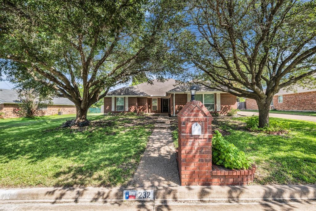232 Crescent Hewitt Tx 76643 Hewitt, TX 76643 - Photo 2 of 29