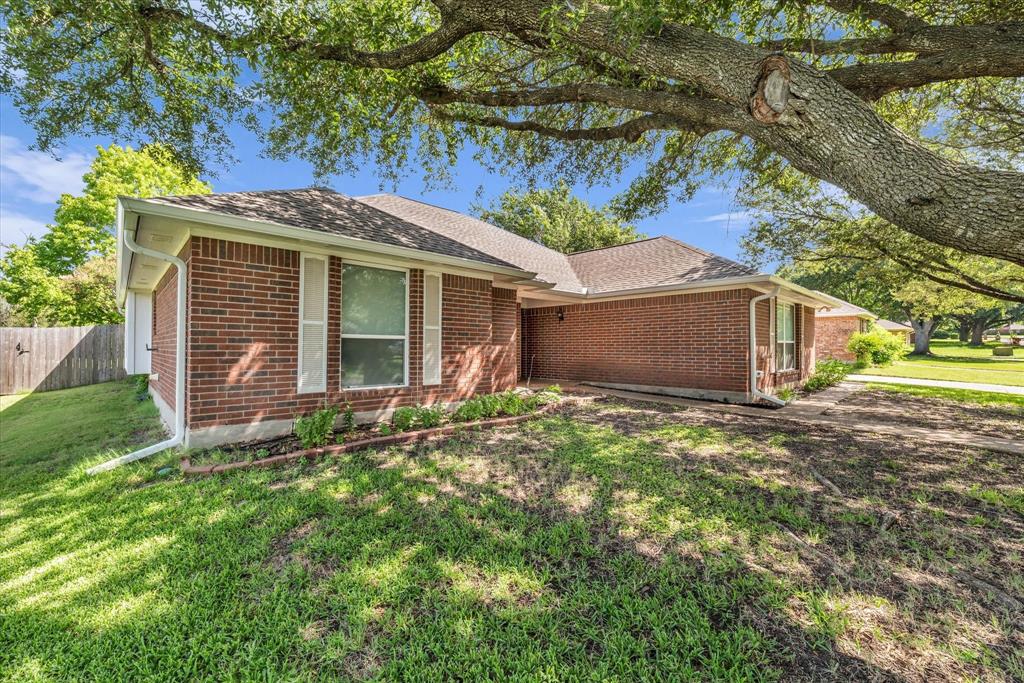 232 Crescent Hewitt Tx 76643 Hewitt, TX 76643 - Photo 3 of 29
