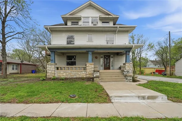 $415,000 | 115 South Walnut Street, Olathe, KS 66061