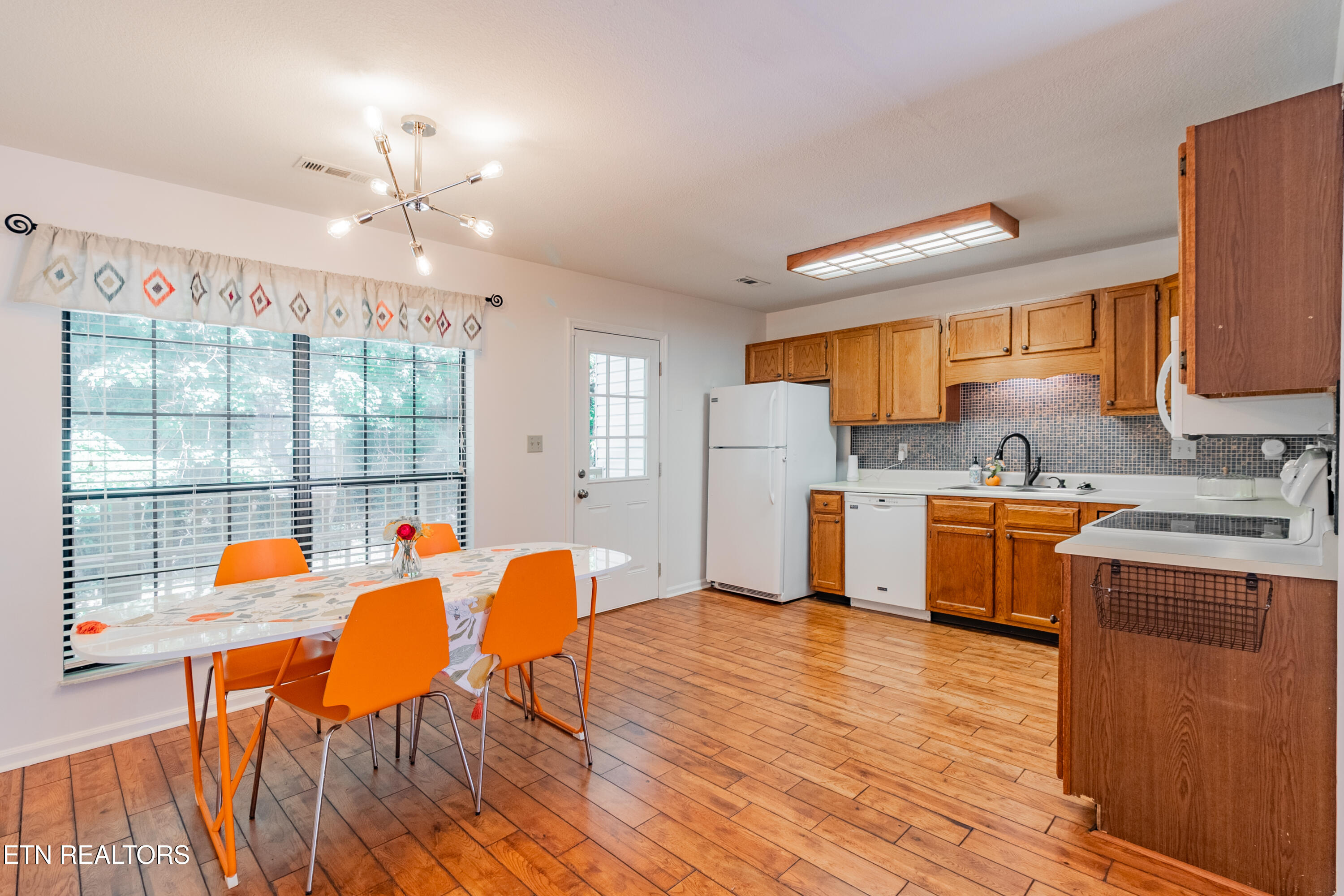 437 South Gallaher View Road Knoxville, TN 37919 - Photo 4 of 20 _D5A9349-HDR