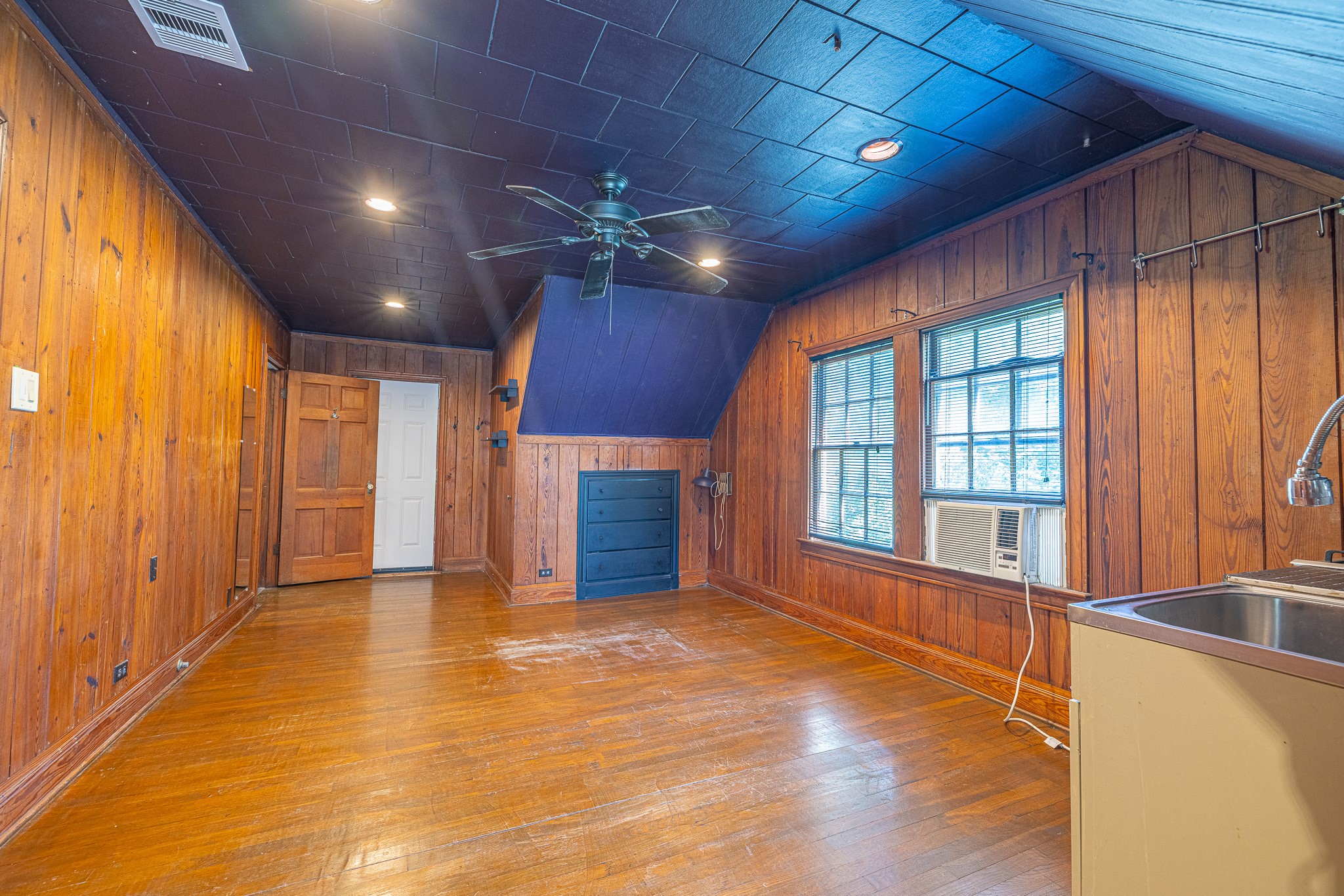8548 Findlay Street Houston, TX 77017 - Photo 34 of 50 a view of an empty room with a window