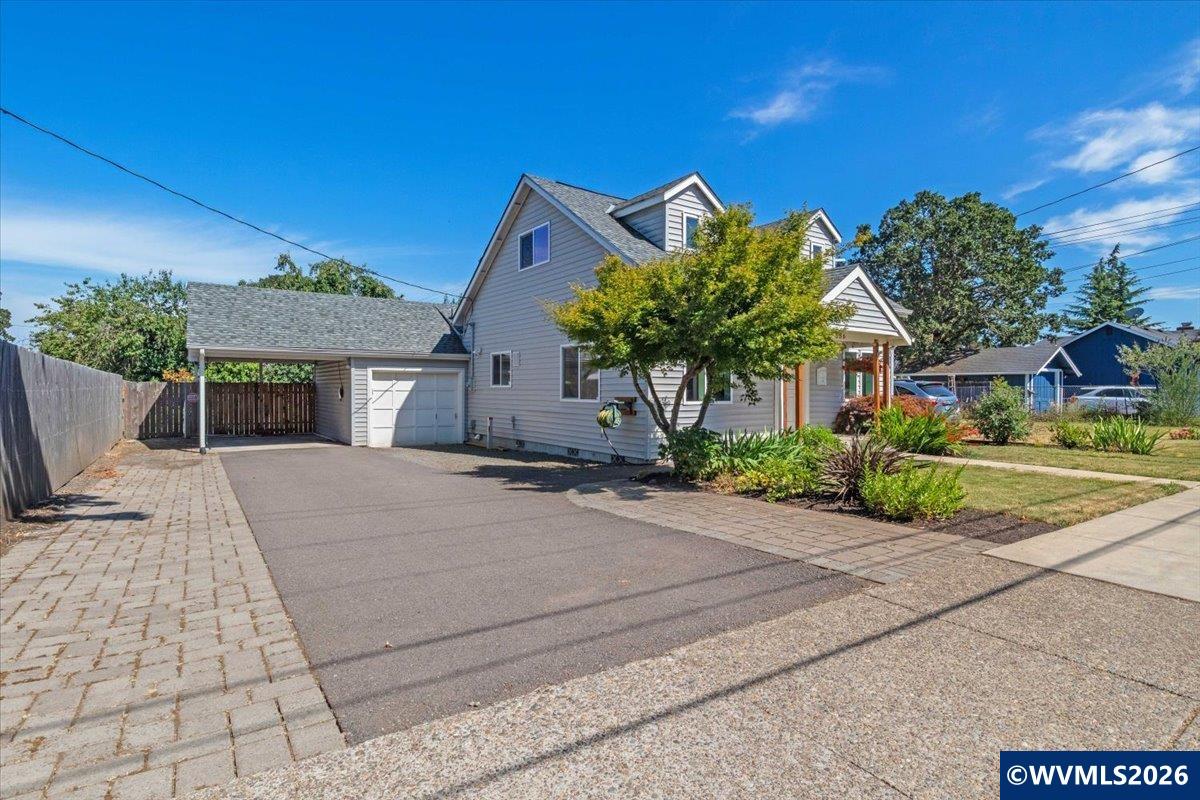 656 Southwest Levens Street Dallas, OR 97338 - Photo 2 of 46