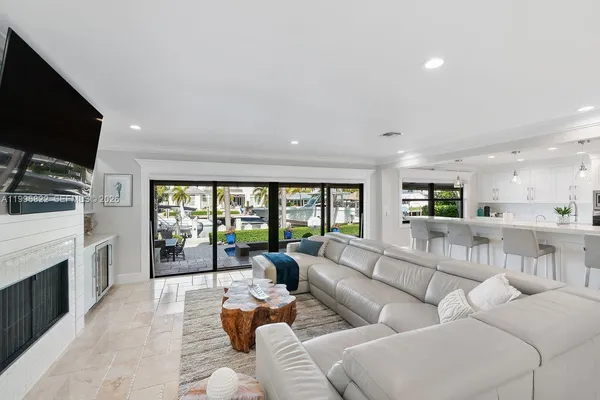 $3,250,000 | 3333 Northeast 30th Avenue, Lighthouse Point, FL 33064