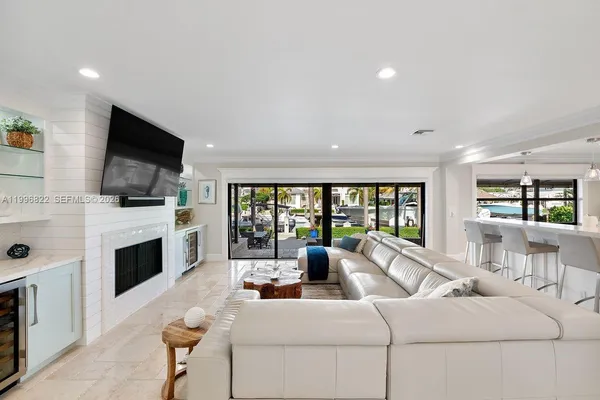 $3,250,000 | 3333 Northeast 30th Avenue, Lighthouse Point, FL 33064