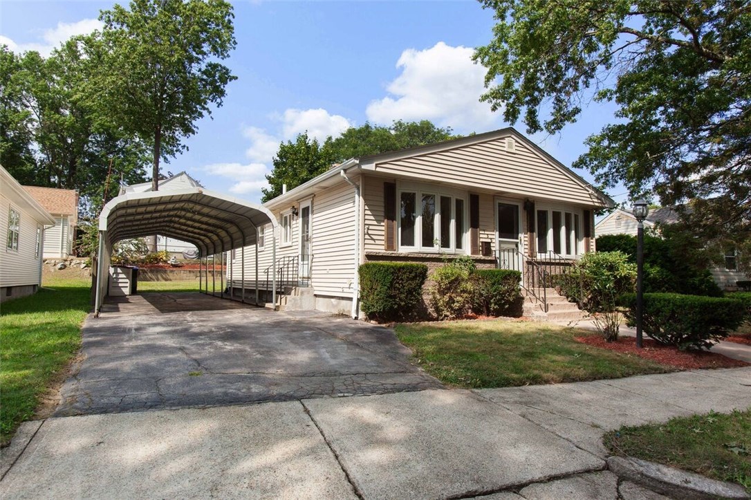135 Metropolitan Road Providence, RI 02908 - Photo 2 of 17 Gallery Image 2