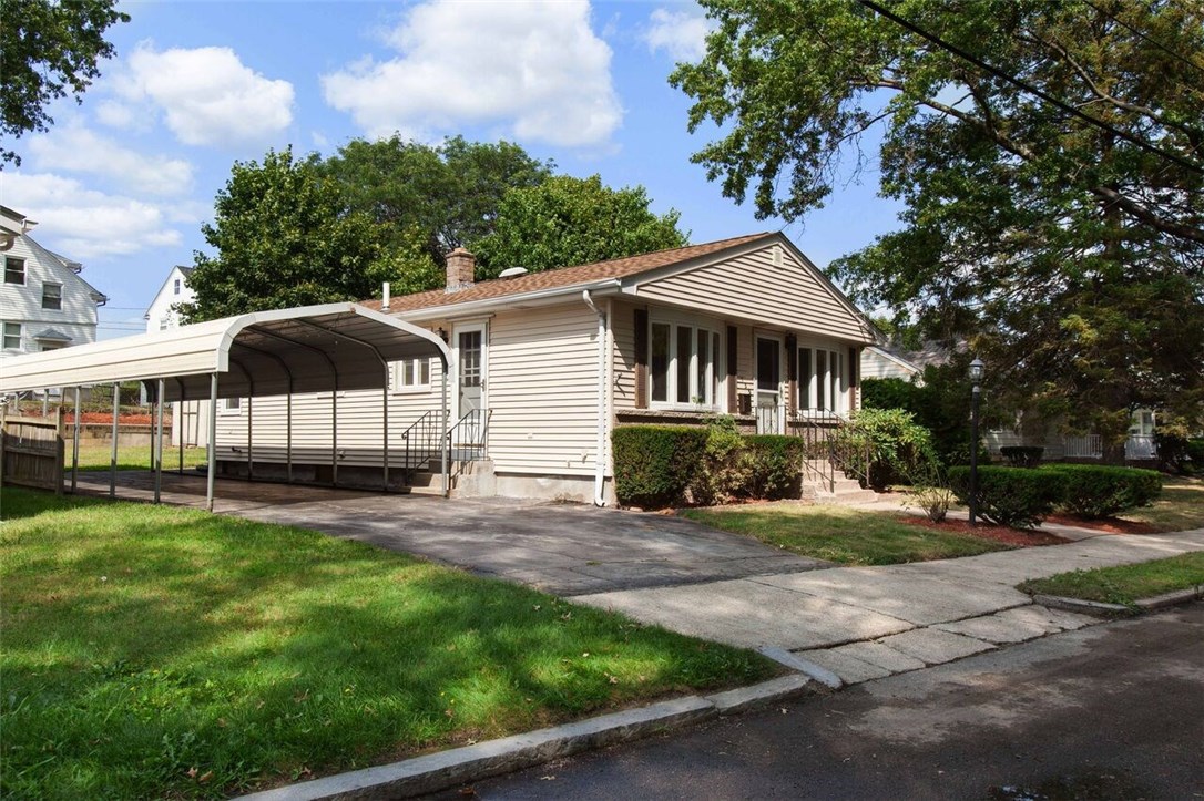 135 Metropolitan Road Providence, RI 02908 - Photo 3 of 17 Gallery Image 3