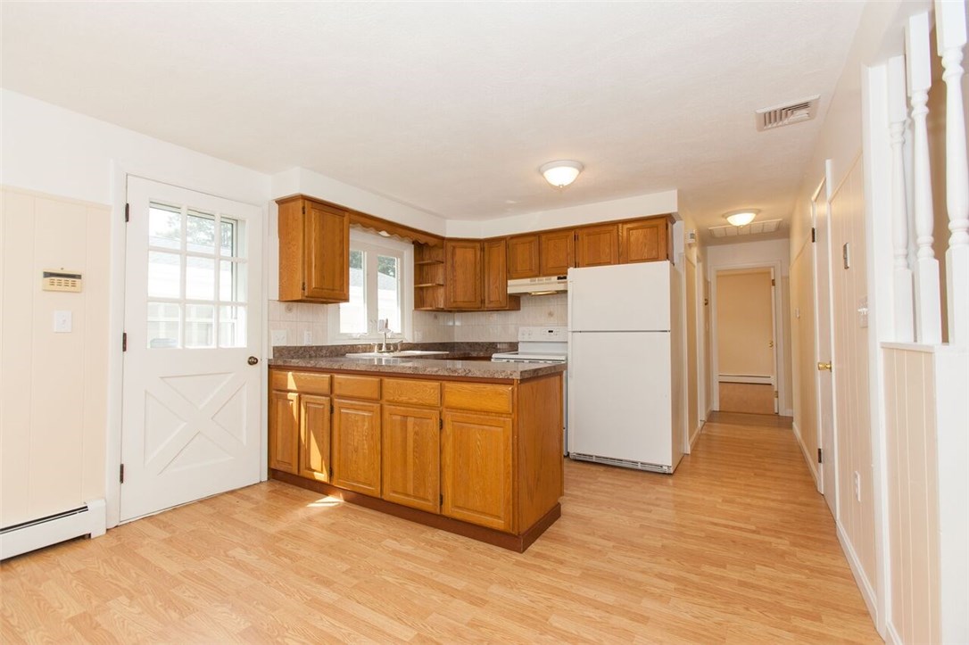 135 Metropolitan Road Providence, RI 02908 - Photo 6 of 17 Gallery Image 6