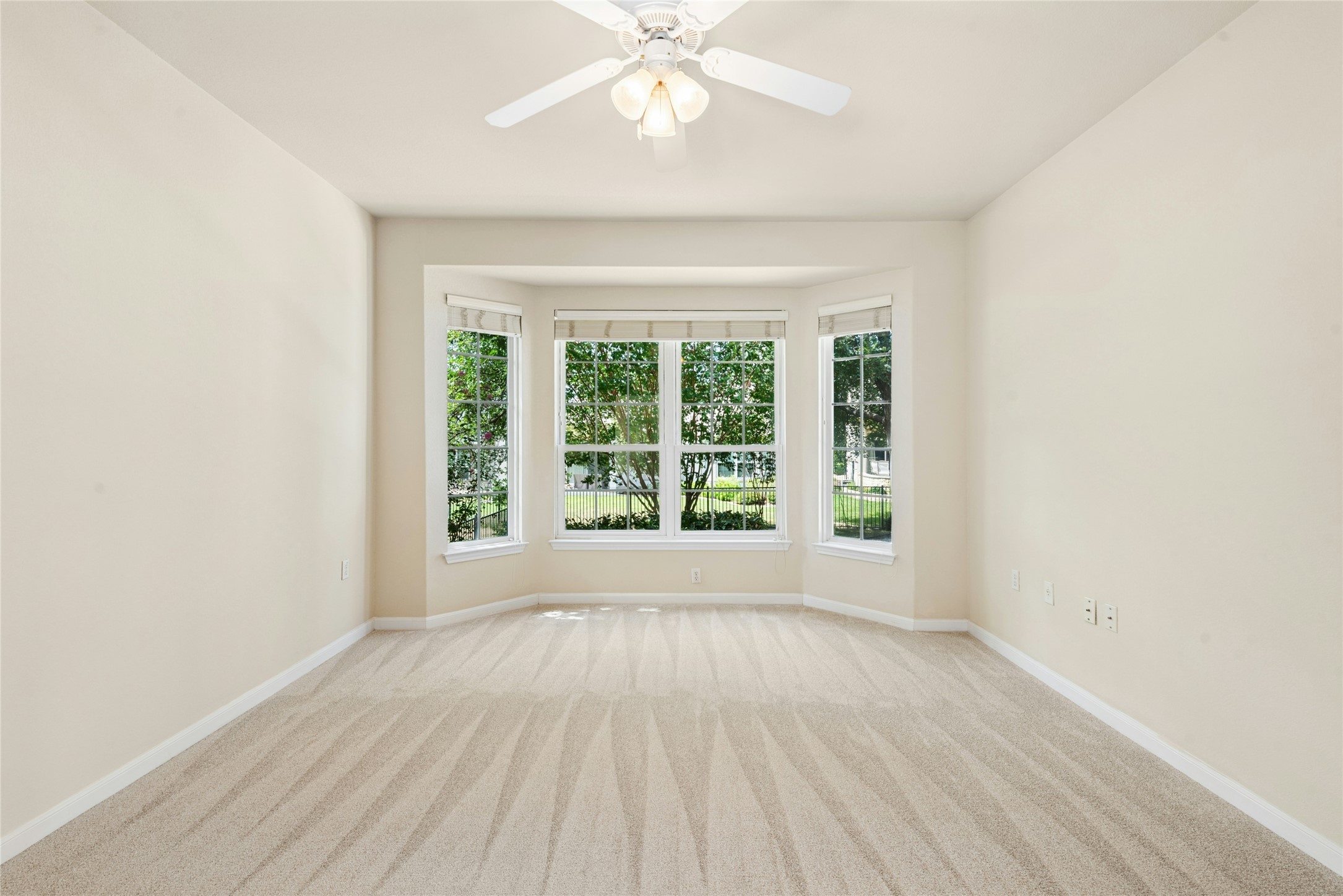 104 Keystone Cove Georgetown, TX 78633 - Photo 15 of 40 Main Bedroom