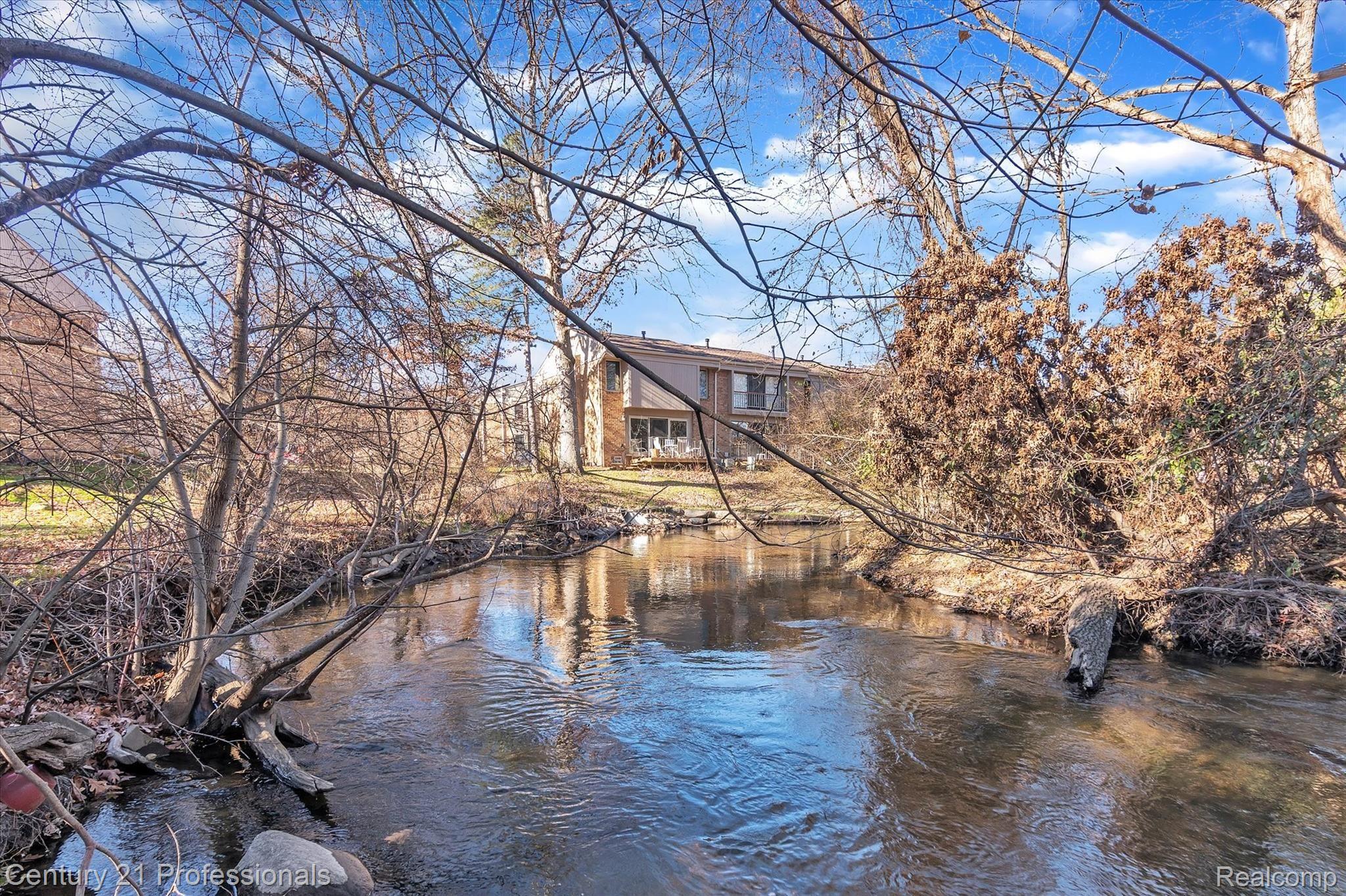 637 Oakbrook West Rochester, MI 48307 - Photo 36 of 45 47-637-Oakbrook-WindowStill-Real-Estate-Photography-48.jpg