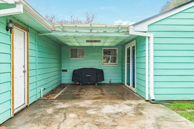 a view of a house with a backyard