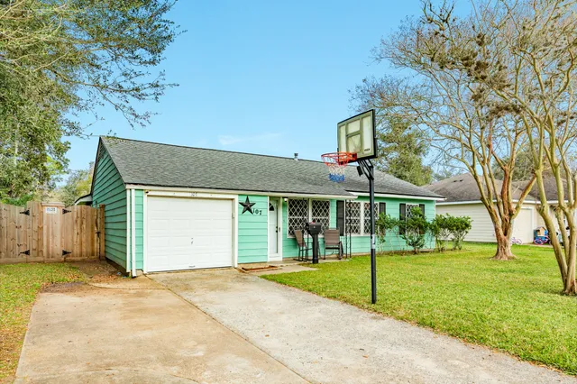 a view of a house with yard and tree s