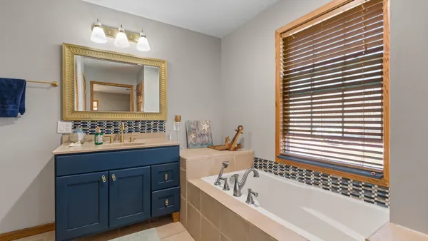 $455,000 | 28147 217th Street, Le Claire, IA 52753