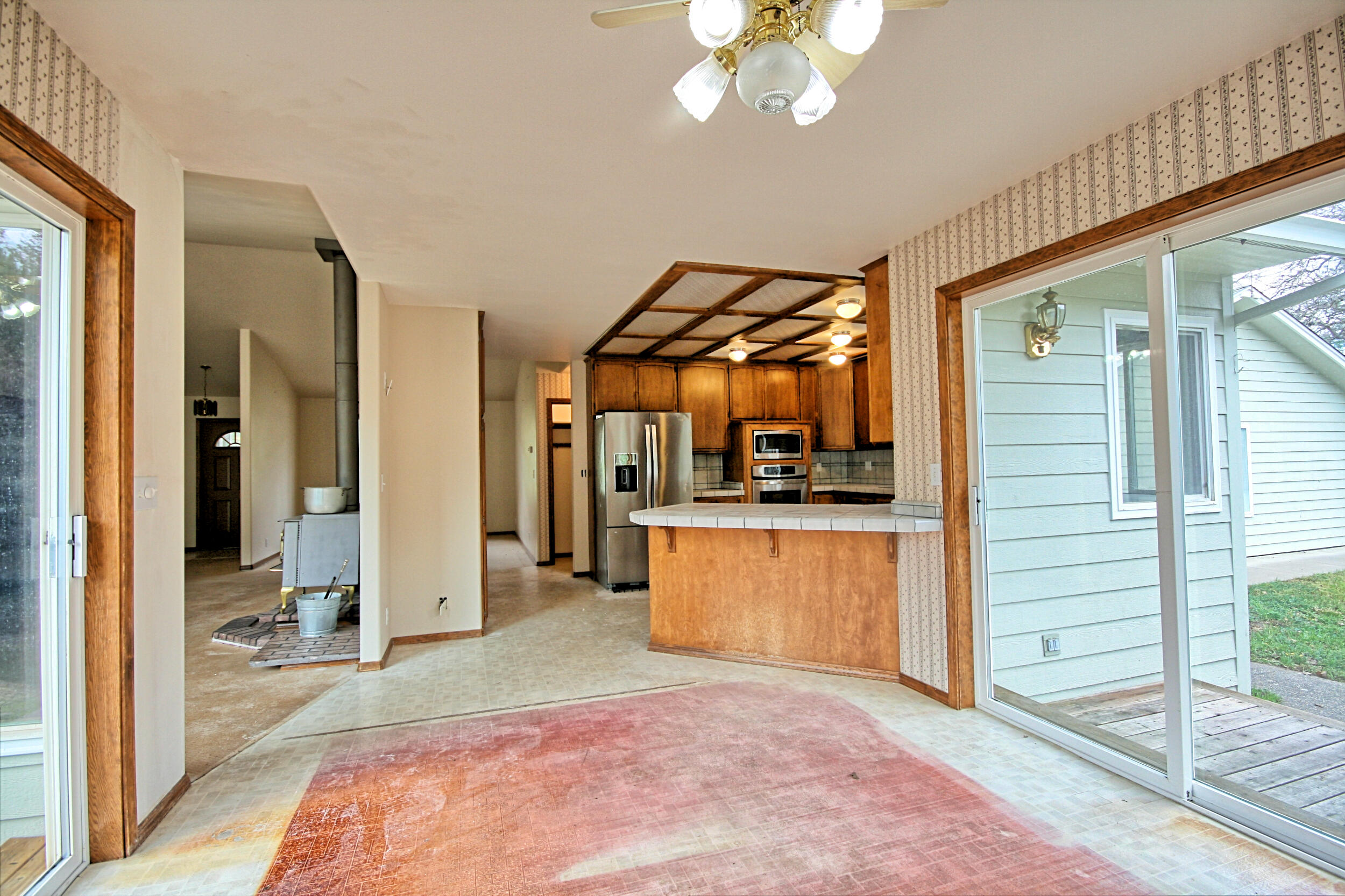 7255 Upper Applegate Road Jacksonville, OR 97530 - Photo 17 of 50 to kitchen