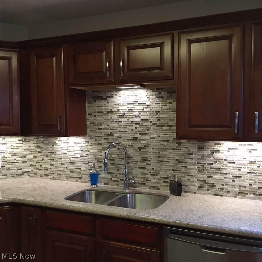 11525 Riding Trail Painesville, OH 44077 - Photo 16 of 30 Gallery Image 16