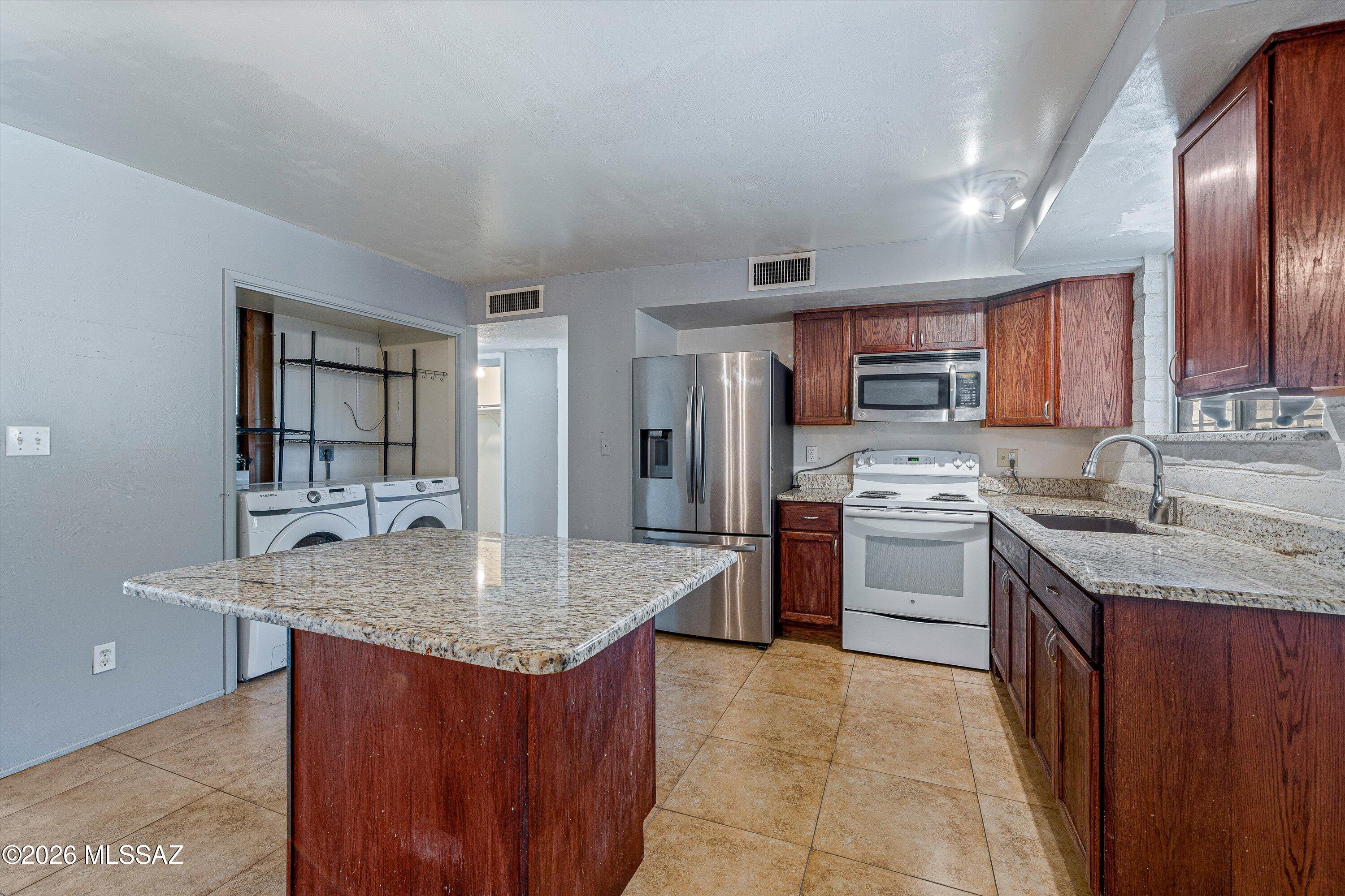 1824 West Caravelle Road Tucson, AZ 85713 - Photo 10 of 26 Gallery Image 10