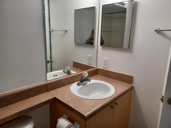 $2,500 | 215 Villa Circle, Boynton Beach, FL 33435