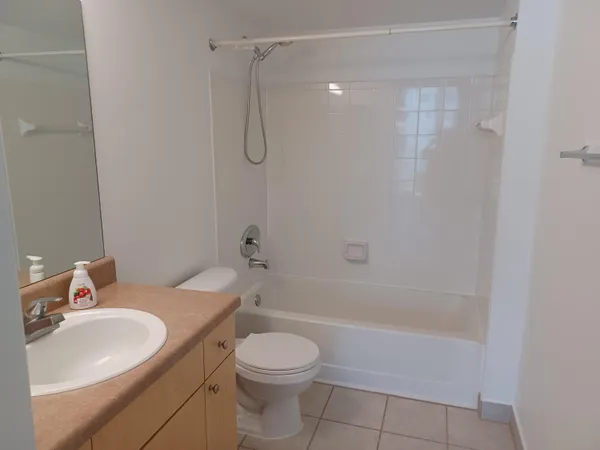 $2,500 | 215 Villa Circle, Boynton Beach, FL 33435