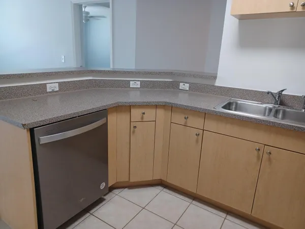 $2,500 | 215 Villa Circle, Boynton Beach, FL 33435